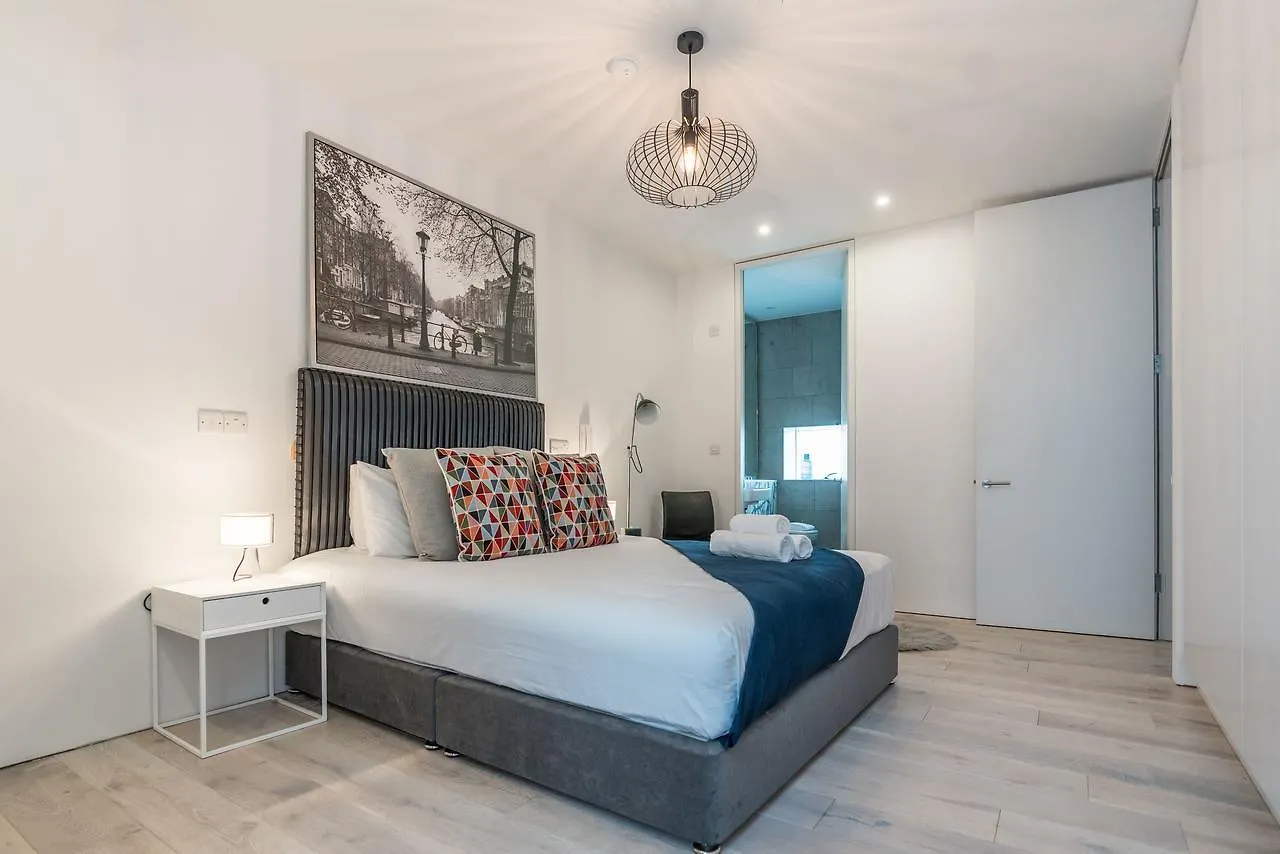 The Phil Lynott Suite - Hiphipstay Dublin Guest house