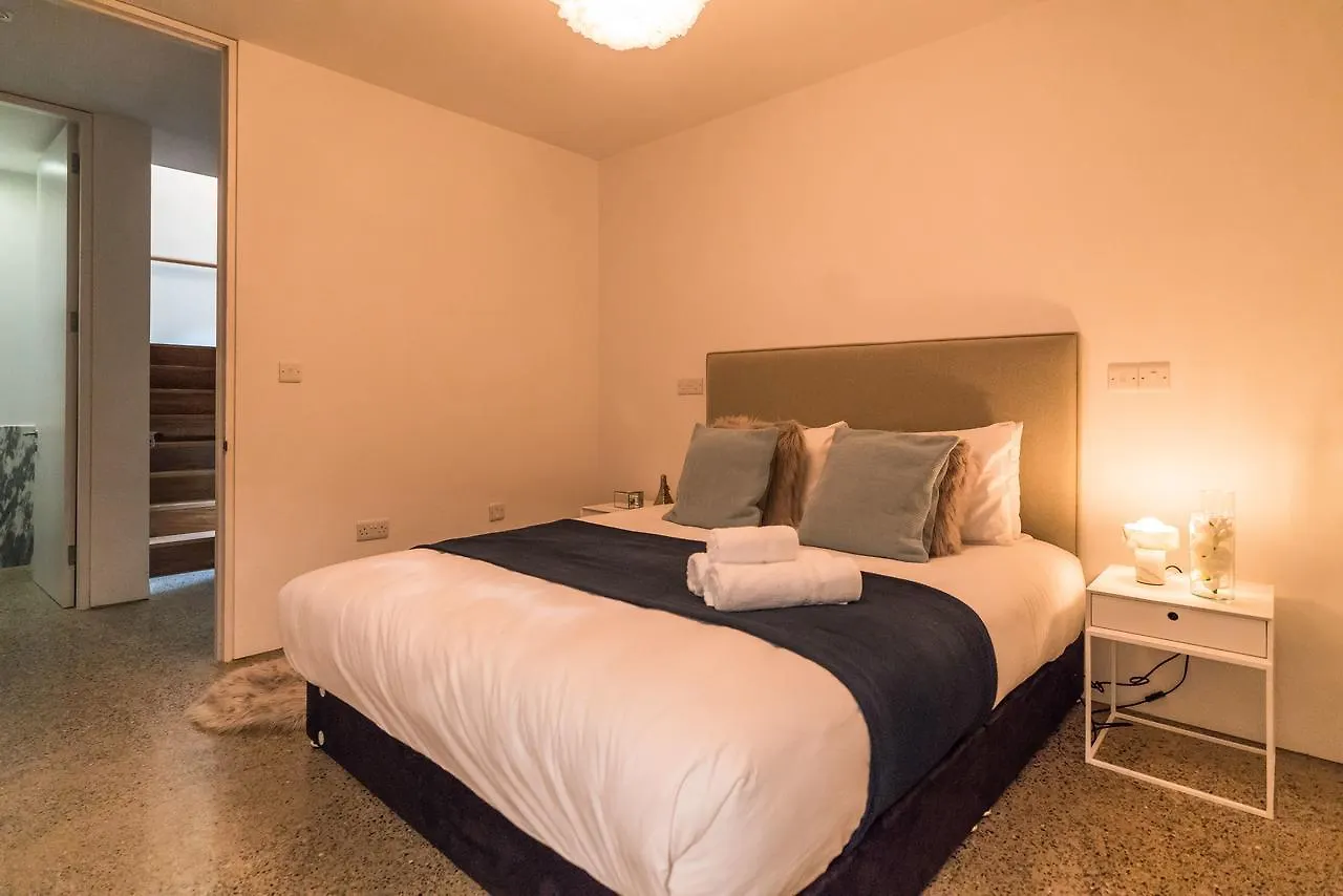 The Phil Lynott Suite - Hiphipstay Dublin