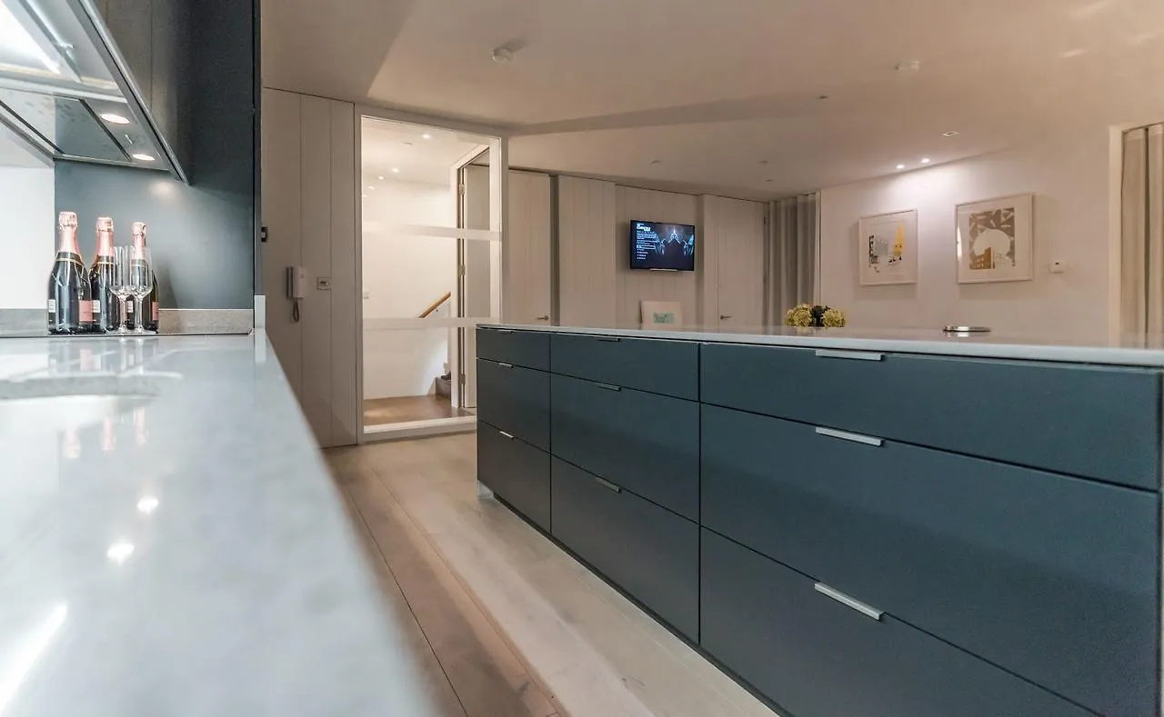 The Phil Lynott Suite - Hiphipstay Dublin Guest house